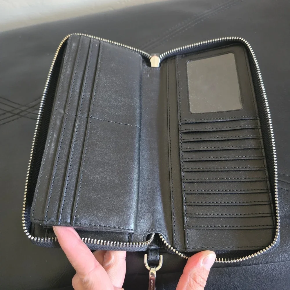 Michael Kors Jet Set Travel Large Peddled Leather Wrislet Wallet Black